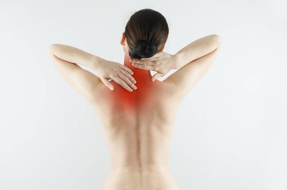 Боль в спине между лопатками: причины почему болит, лечение жжения