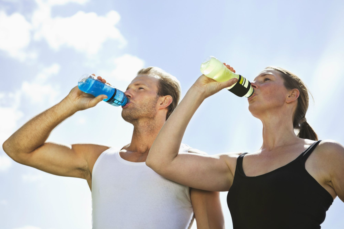 Пить здоровье надо. Спортивные напитки. Напиток для спортсменов. Вода для спортсменов. Углеводный напиток для спортсменов.