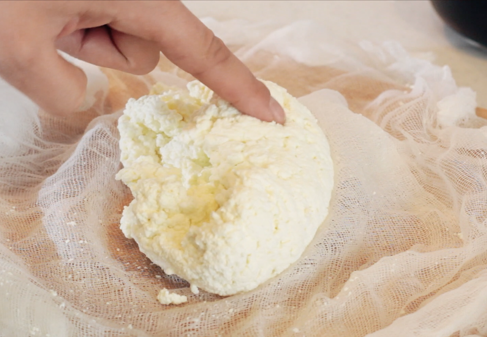 Как приготовить плавленный сыр из творога в домашних условиях: пошаговый рецепт с фото кулинарный блог елены крикуновой