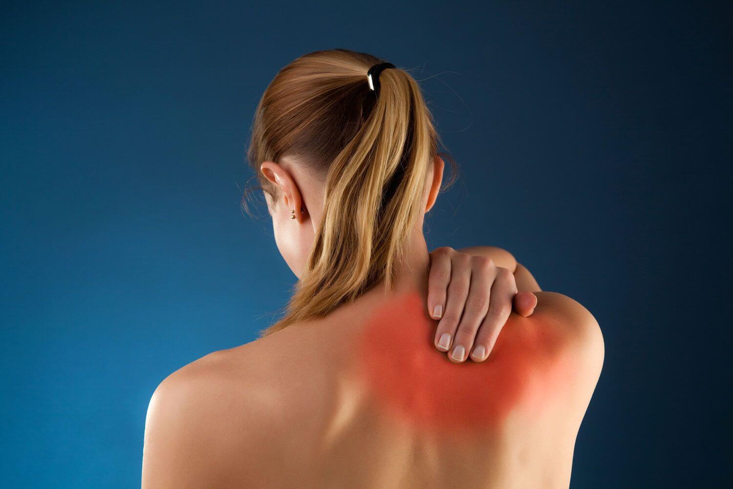 Болит шея и спина между лопатками | клиника "здравствуй"