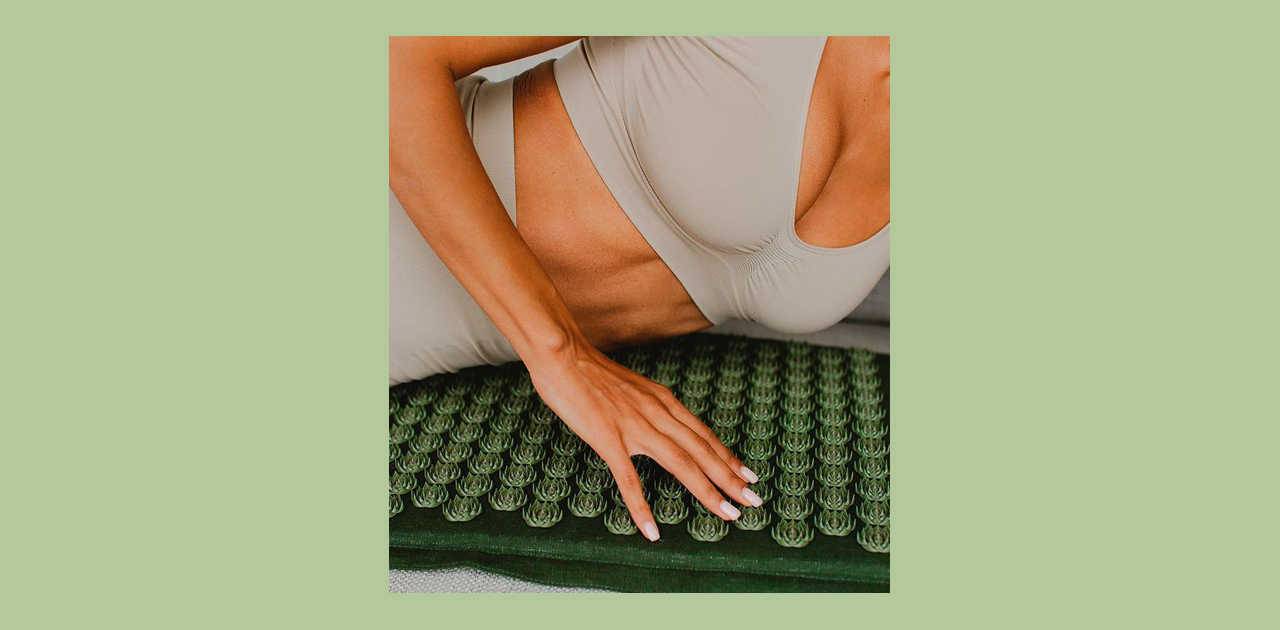 Аппликатор кузнецова: инструкция по применению, как использовать коврик при остеохондрозе и болях в спине, фото и видео